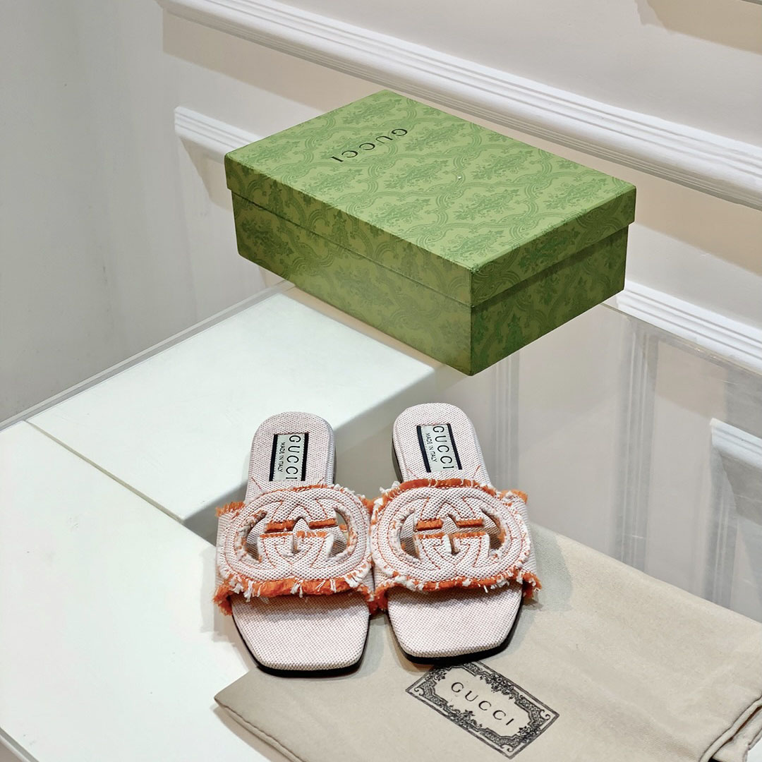 Gucci Women's Interlocking G Slide Sandal - FashionPlug