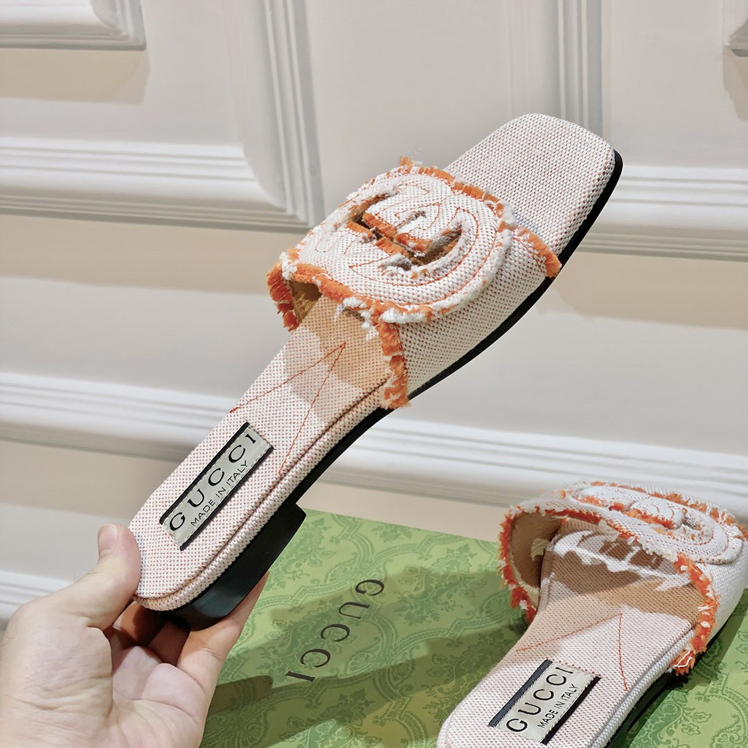 Gucci Women's Interlocking G Slide Sandal - FashionPlug