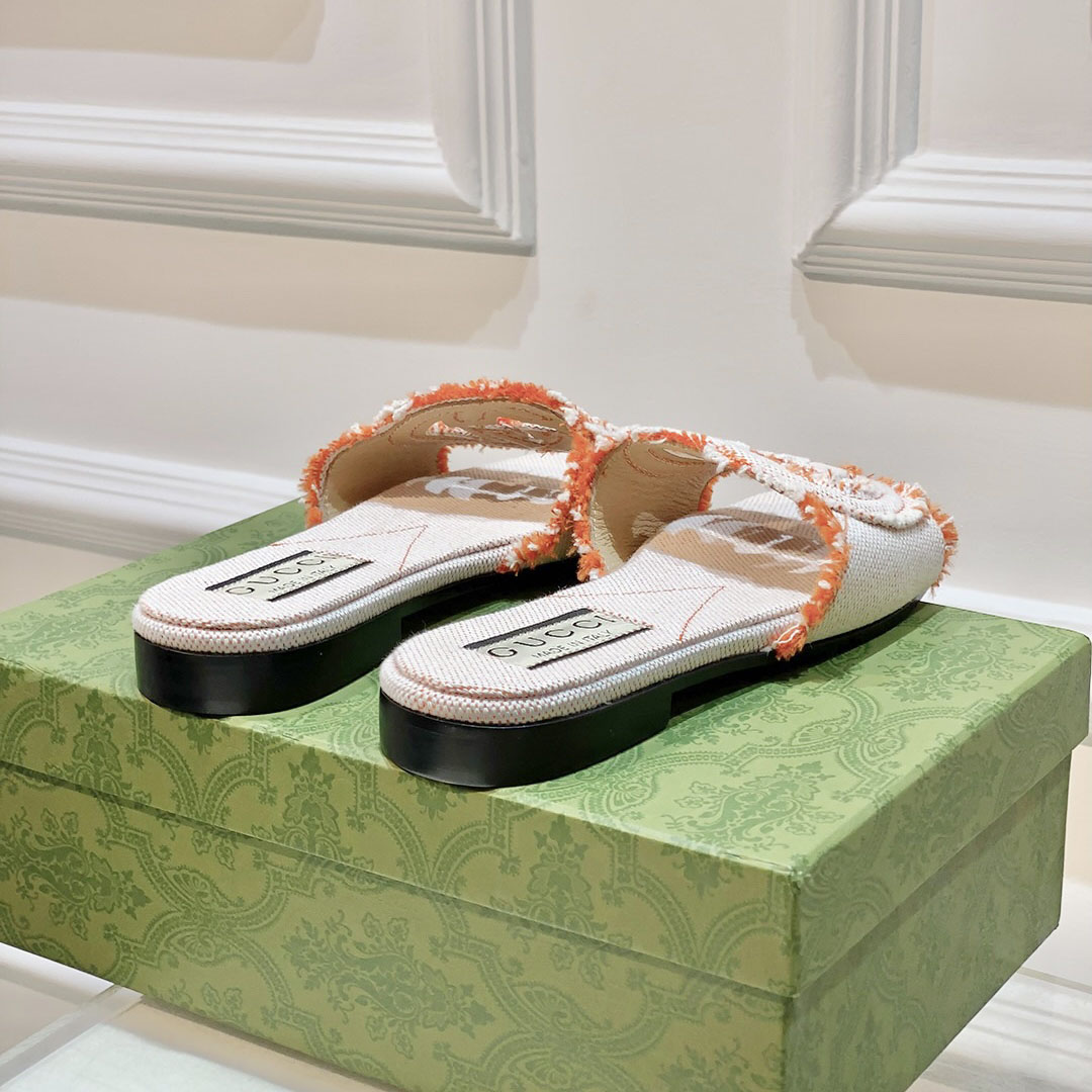 Gucci Women's Interlocking G Slide Sandal - FashionPlug