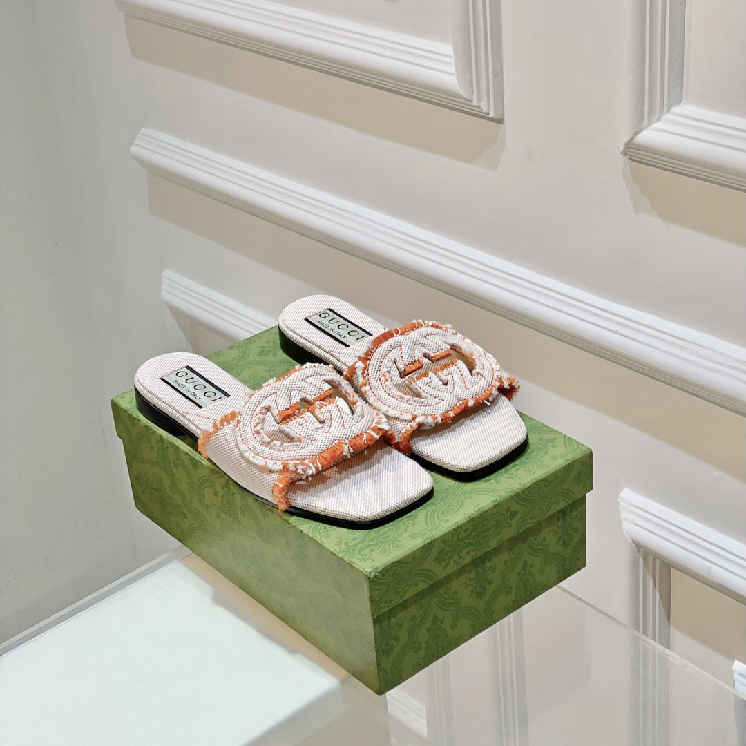 Gucci Women's Interlocking G Slide Sandal - FashionPlug