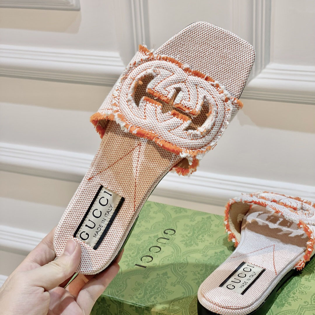 Gucci Women's Interlocking G Slide Sandal - FashionPlug