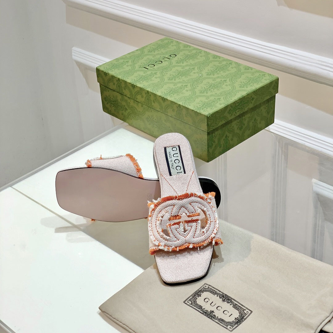 Gucci Women's Interlocking G Slide Sandal - FashionPlug