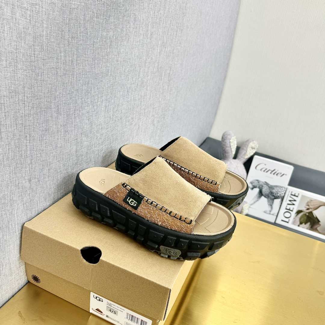 Ugg All Gender Venture Daze Slide - FashionPlug