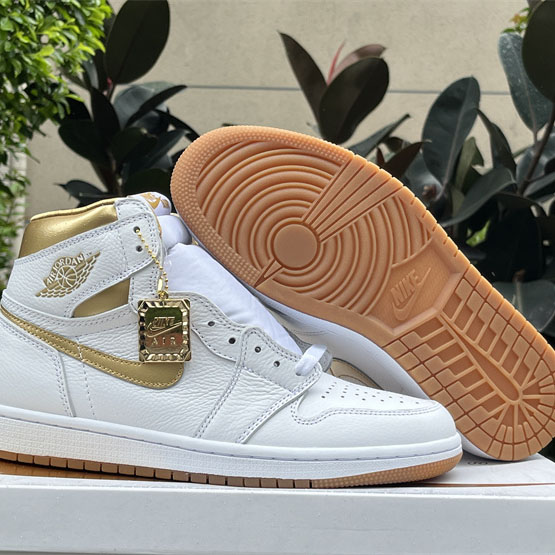 Air Jordan 1 High OG WMNS “Latte Sneaker    FD2596-021  - FashionPlug