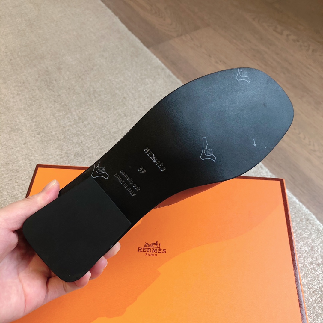 Hermes Isle Sandal - FashionPlug