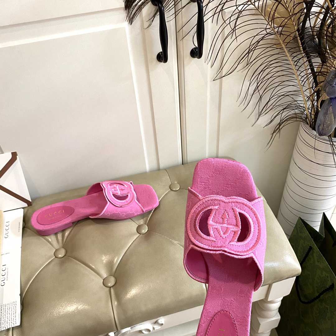 Gucci Women's Interlocking G Slide Sandal - FashionPlug