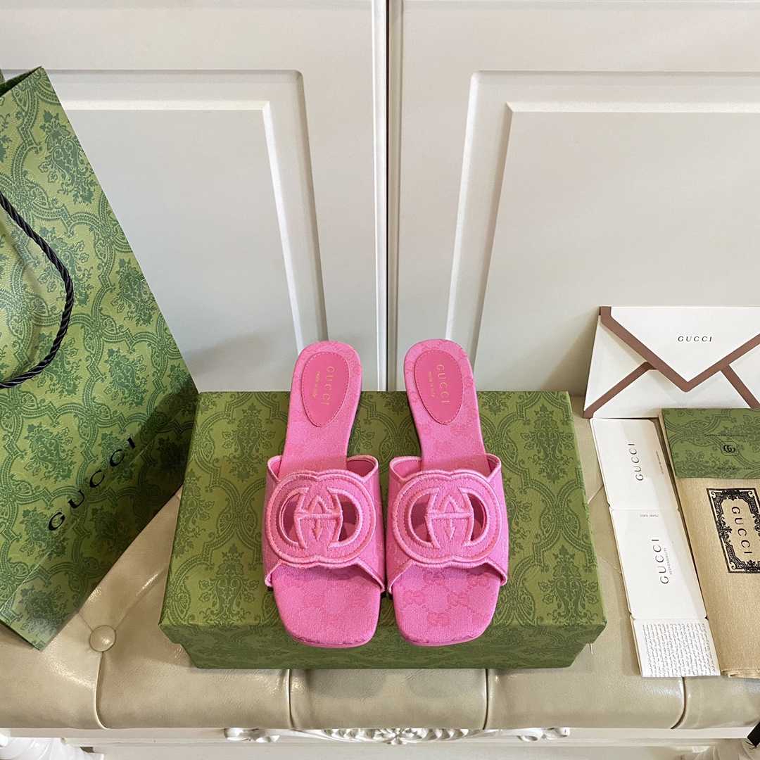 Gucci Women's Interlocking G Slide Sandal - FashionPlug