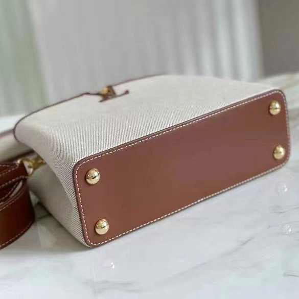 Louis Vuitton Capucines Handbag  (21 * 14 *8 cm) - FashionPlug