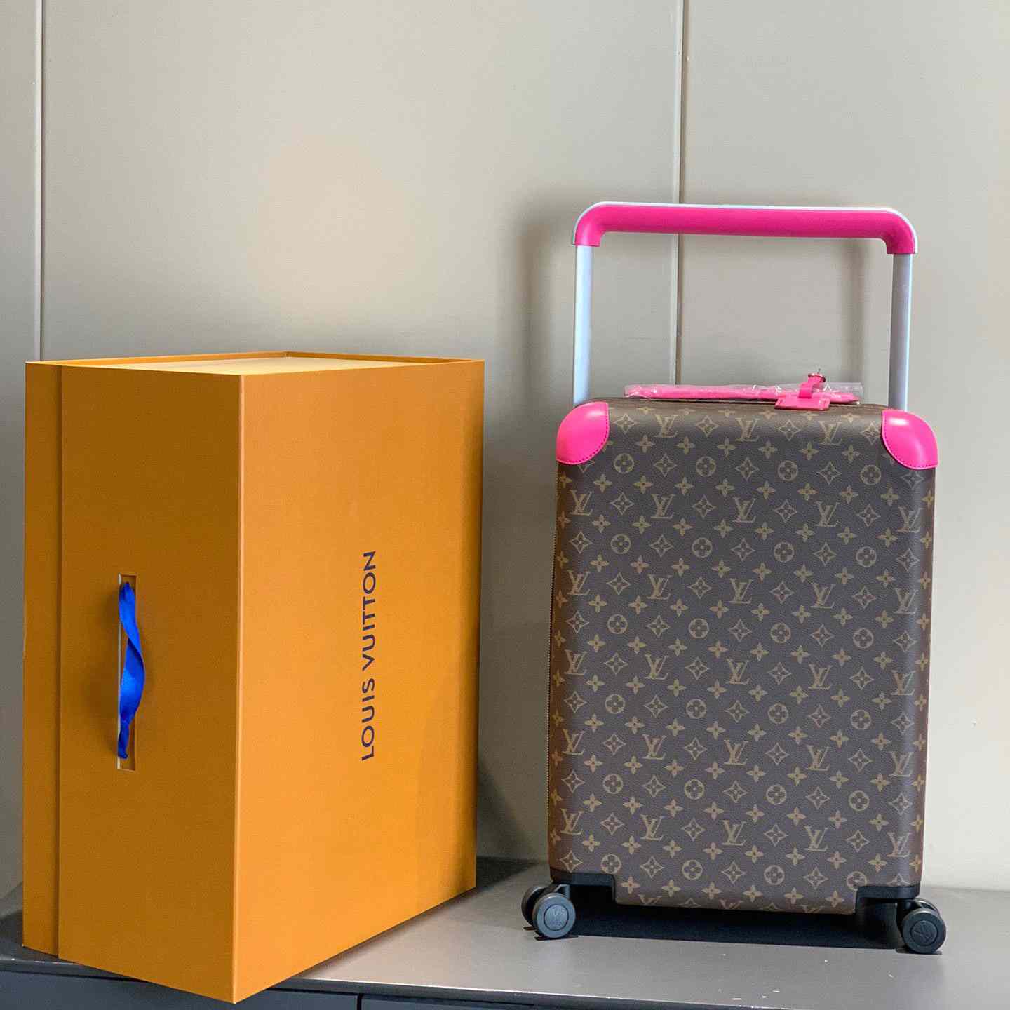 Louis Vuitton Horizon （38 x 55x 21 cm ） - FashionPlug