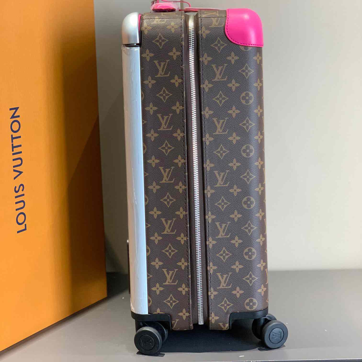 Louis Vuitton Horizon （38 x 55x 21 cm ） - FashionPlug