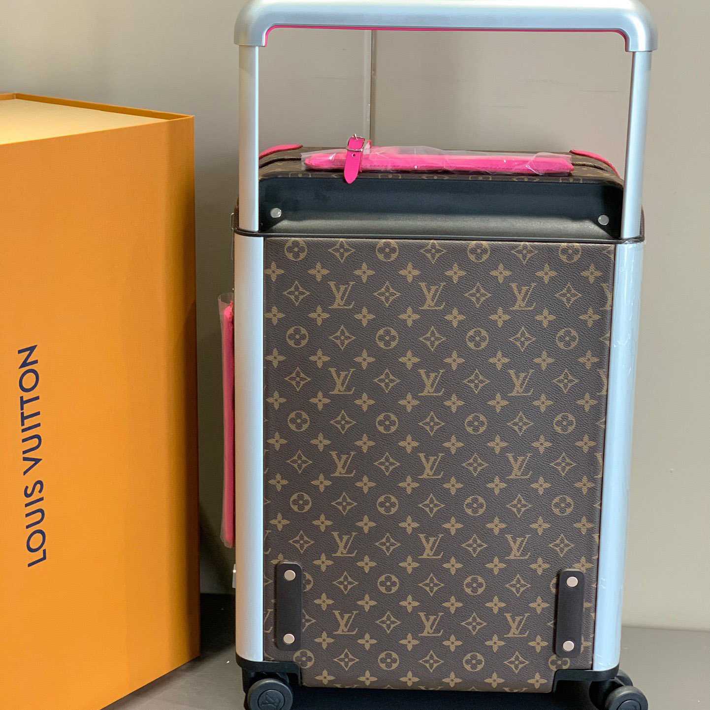Louis Vuitton Horizon （38 x 55x 21 cm ） - FashionPlug