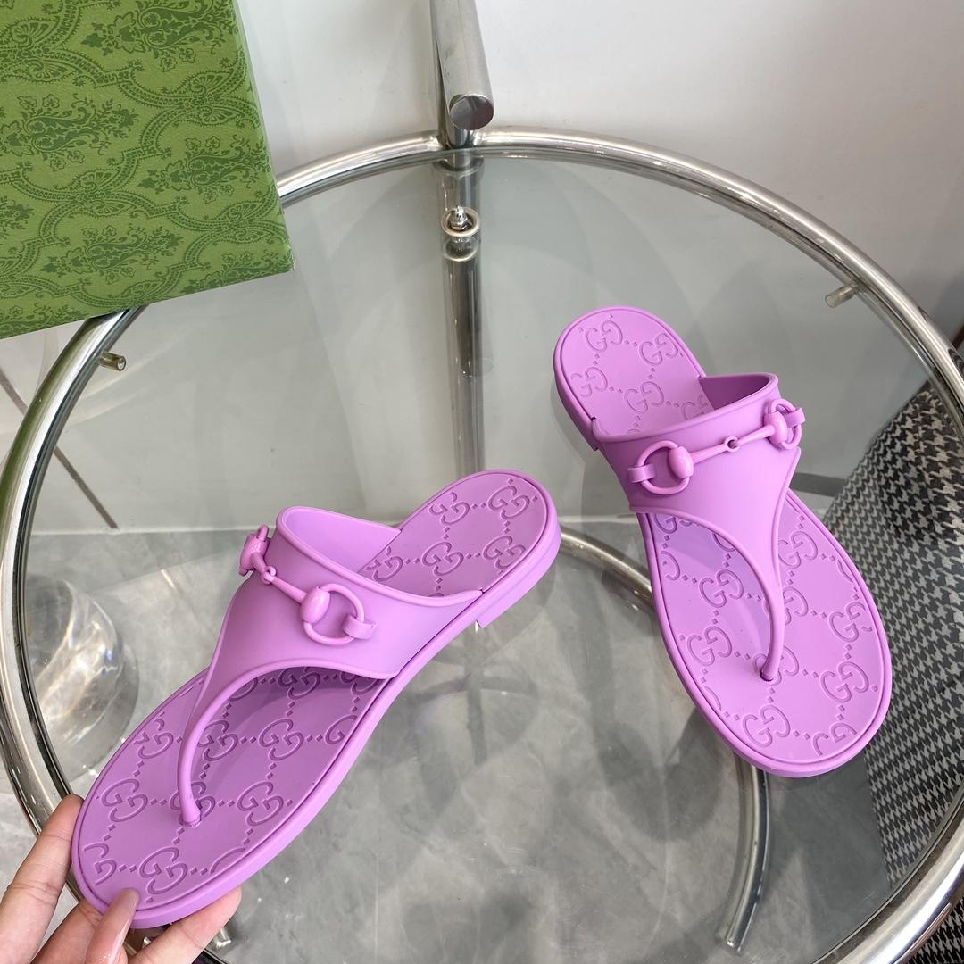 Gucci Women's Thong Sandal With Horsebit  - FashionPlug