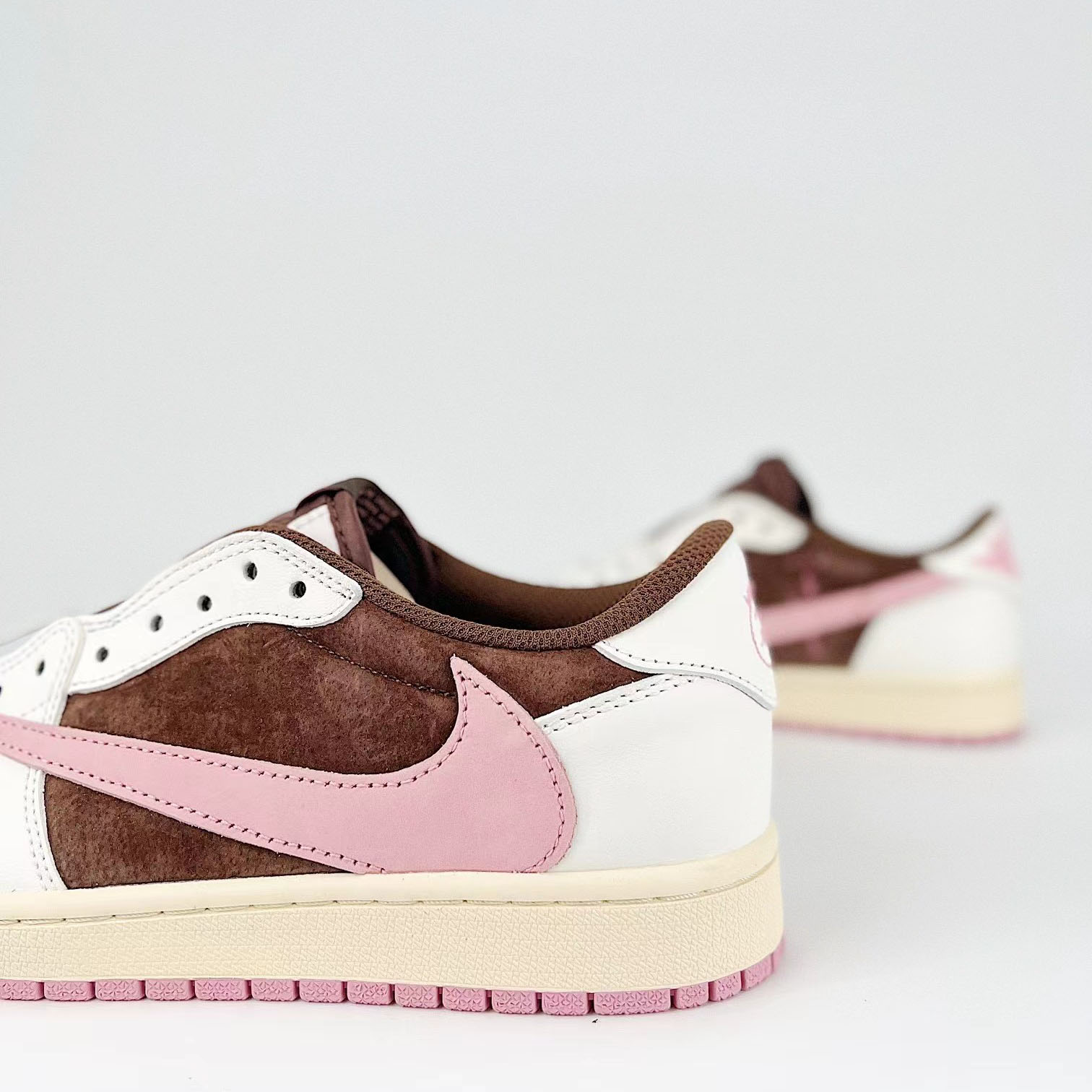 Travis Scott x Air Jordan 1 Low  Sneaker   DZ4137-206 - FashionPlug