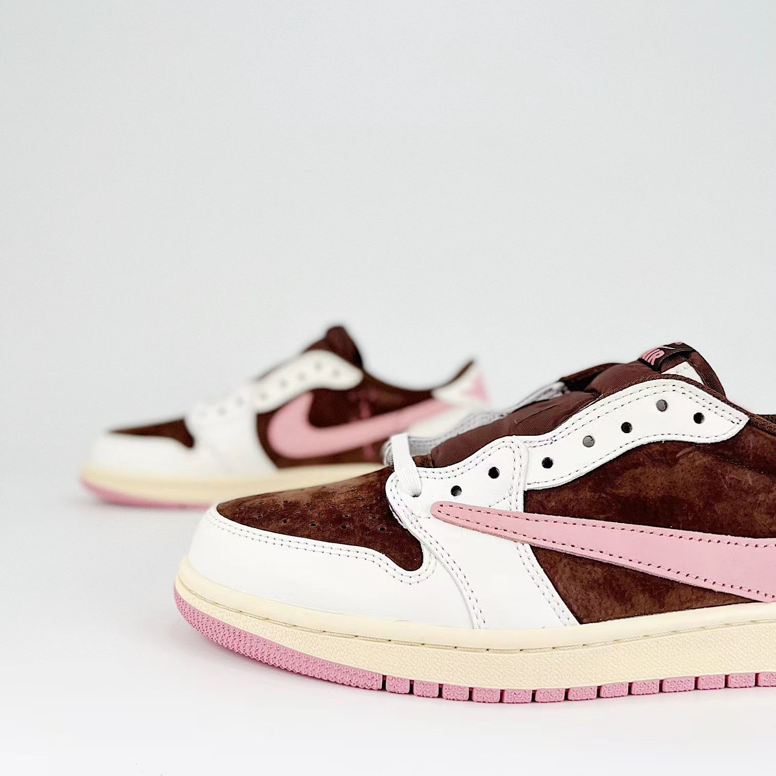 Travis Scott x Air Jordan 1 Low  Sneaker   DZ4137-206 - FashionPlug