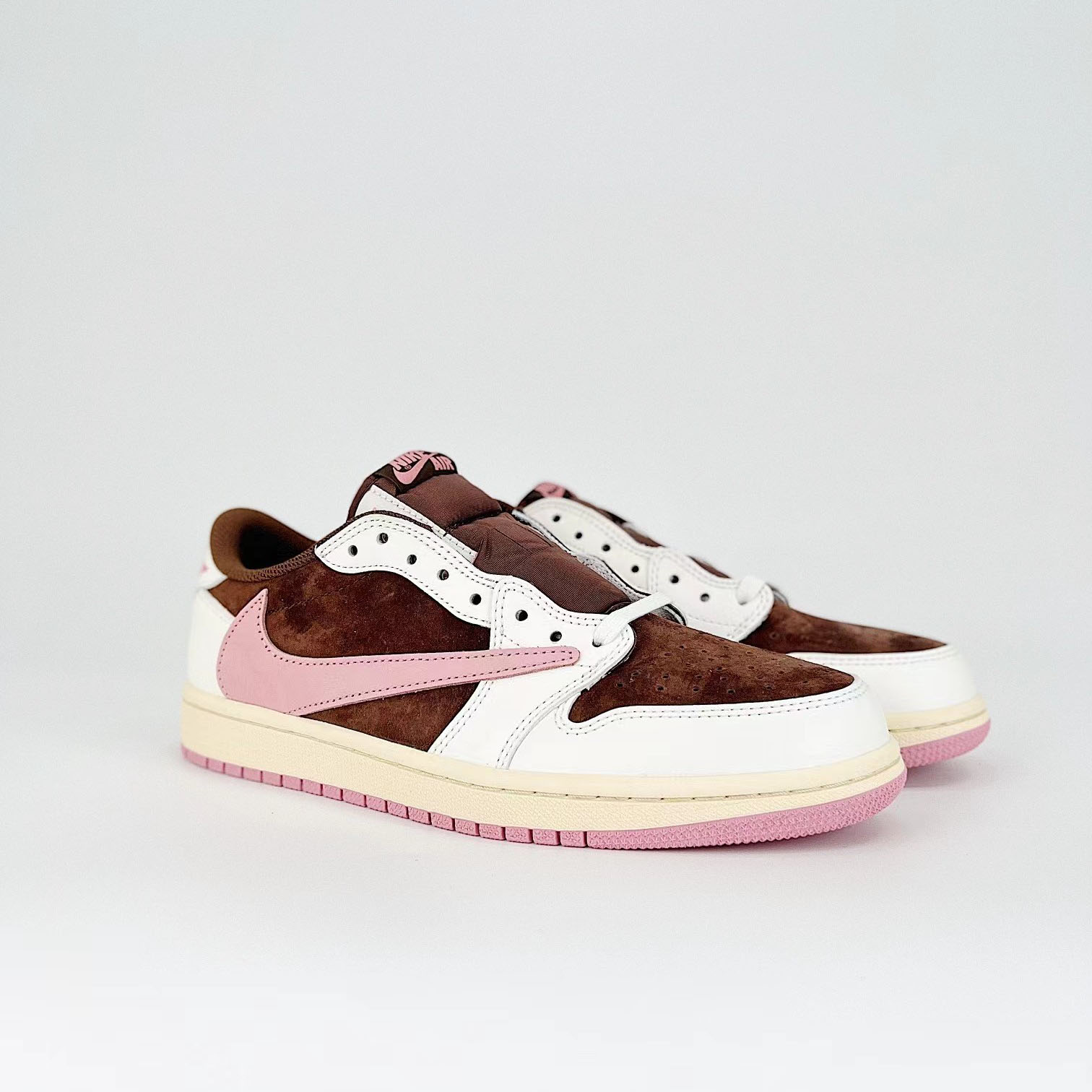 Travis Scott x Air Jordan 1 Low  Sneaker   DZ4137-206 - FashionPlug