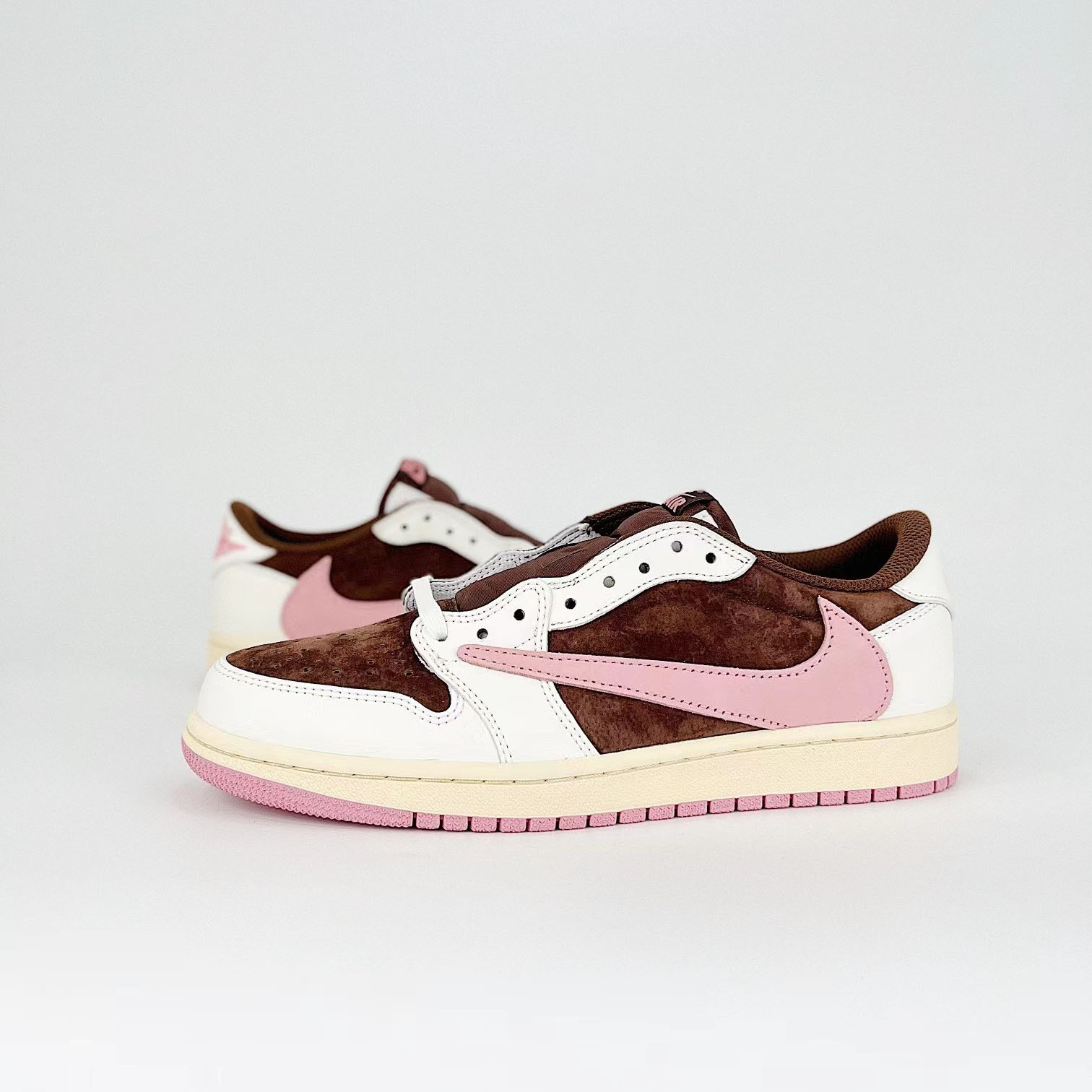 Travis Scott x Air Jordan 1 Low  Sneaker   DZ4137-206 - FashionPlug