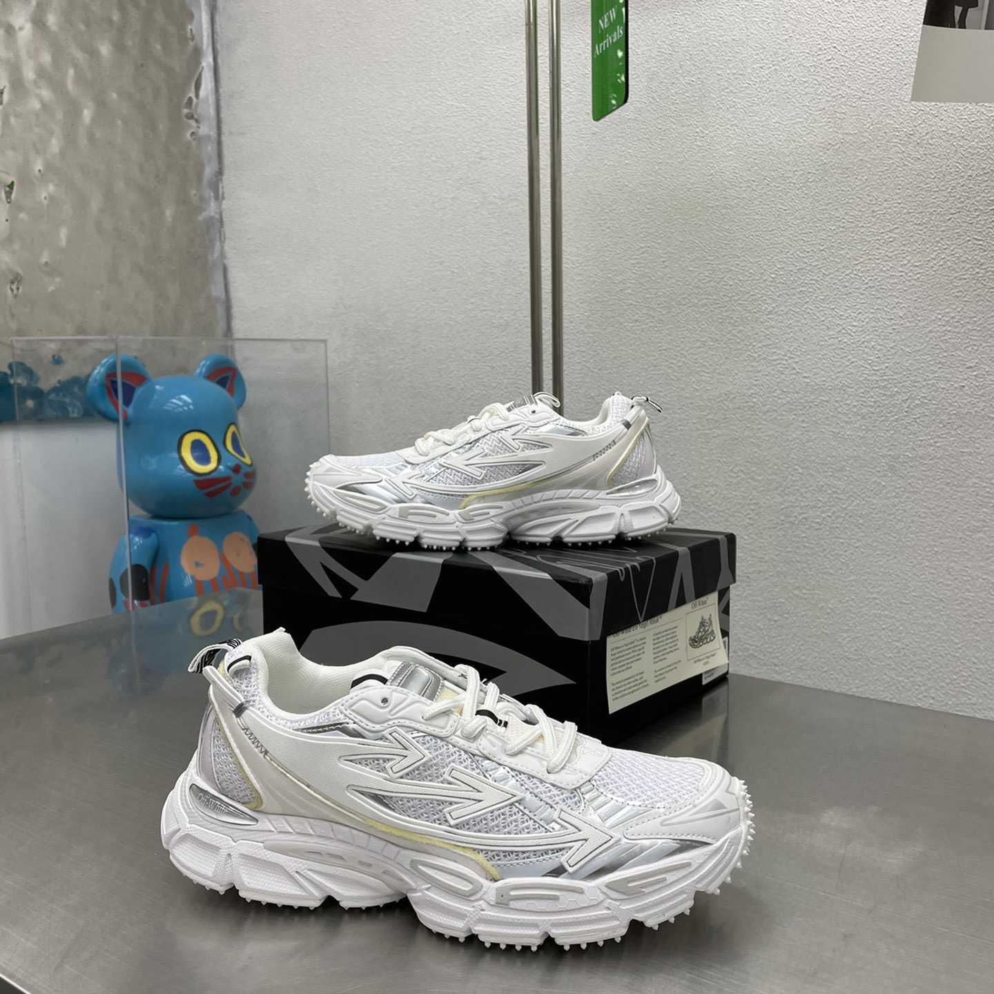 Off-White c/oVrgil Abloh™ Sneakers - FashionPlug