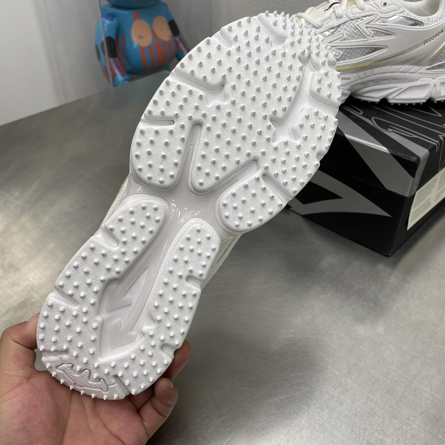 Off-White c/oVrgil Abloh™ Sneakers - FashionPlug