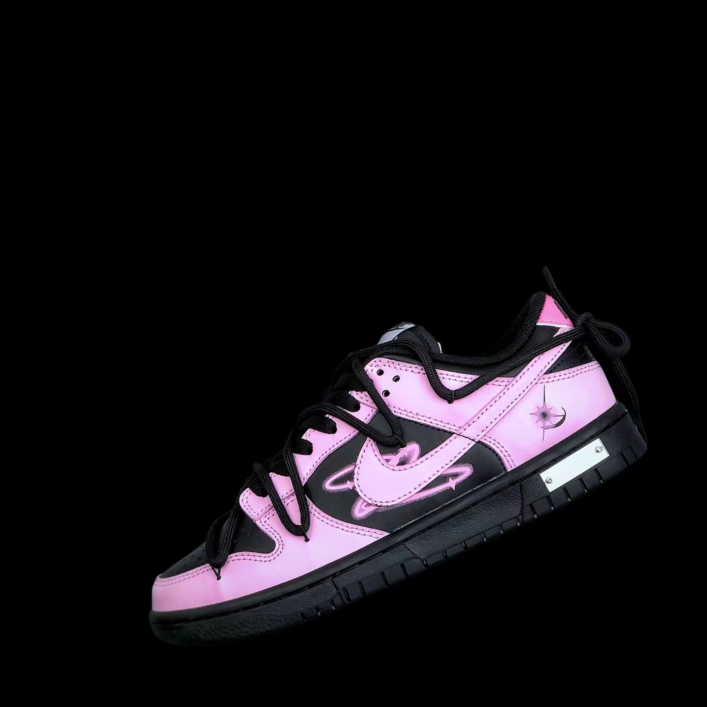 Nike SB Dunk Low Sneaker      - FashionPlug