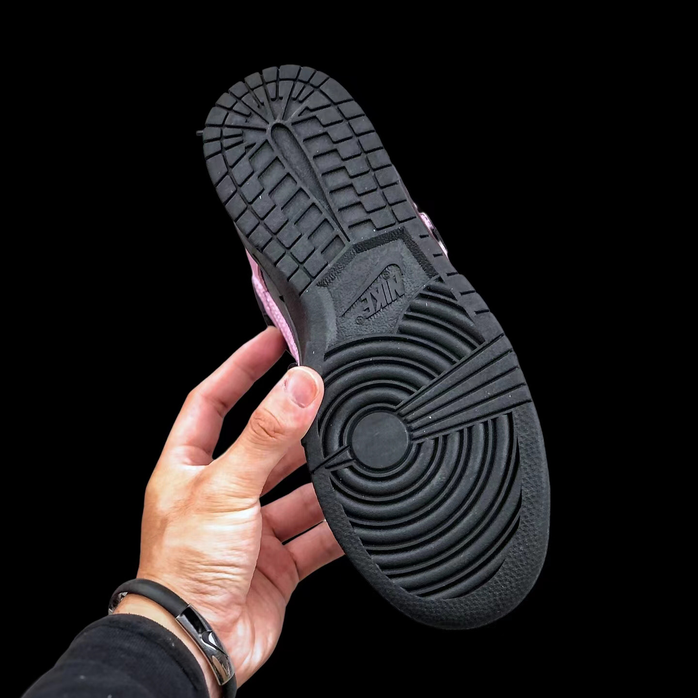 Nike SB Dunk Low Sneaker      - FashionPlug