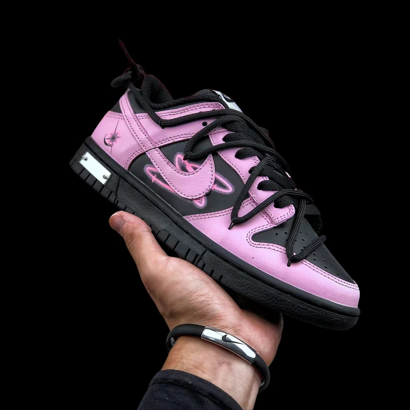 Nike SB Dunk Low Sneaker      - FashionPlug