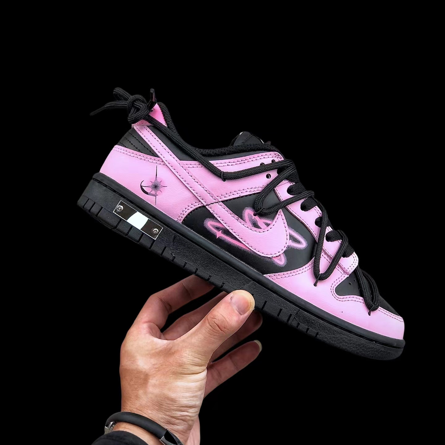 Nike SB Dunk Low Sneaker      - FashionPlug