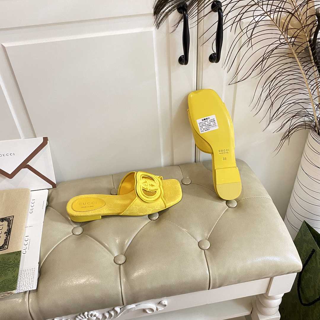 Gucci Women's Interlocking G Slide Sandal - FashionPlug