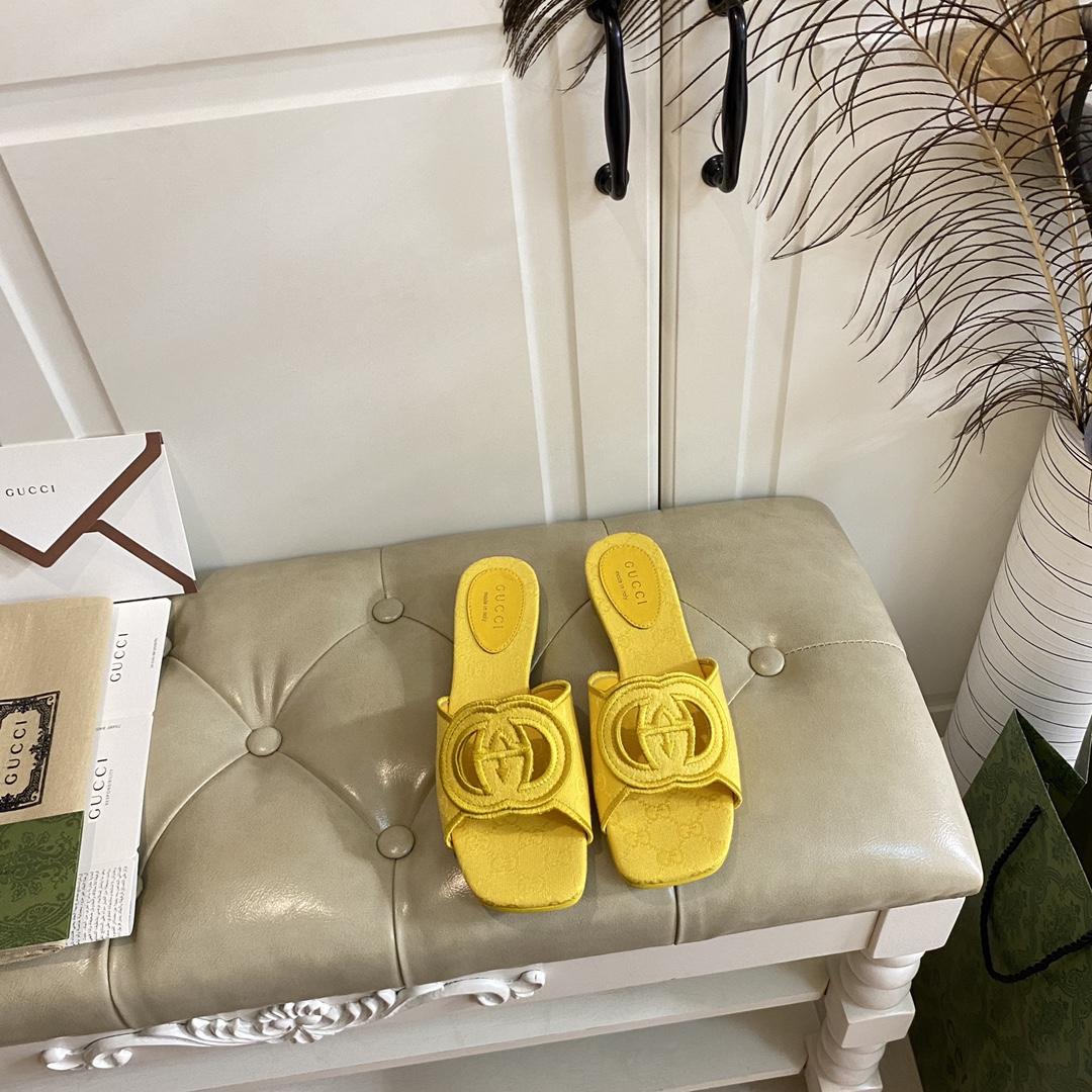 Gucci Women's Interlocking G Slide Sandal - FashionPlug