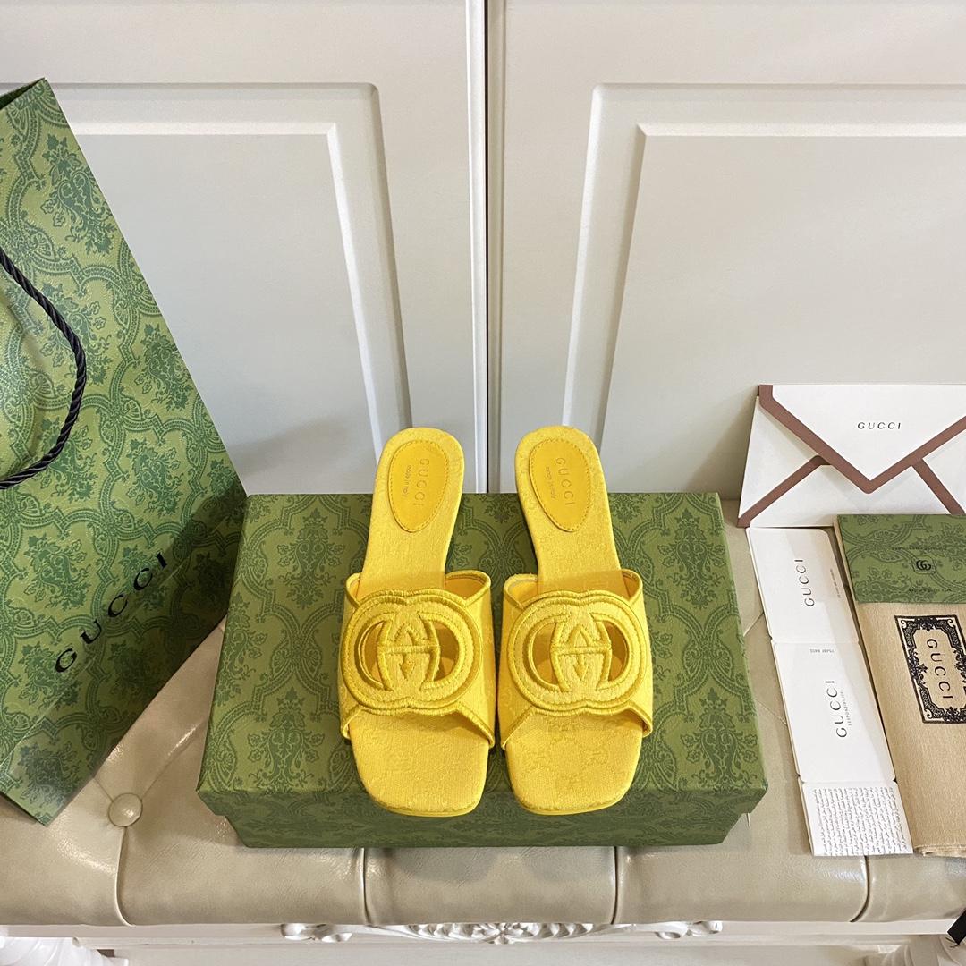 Gucci Women's Interlocking G Slide Sandal - FashionPlug