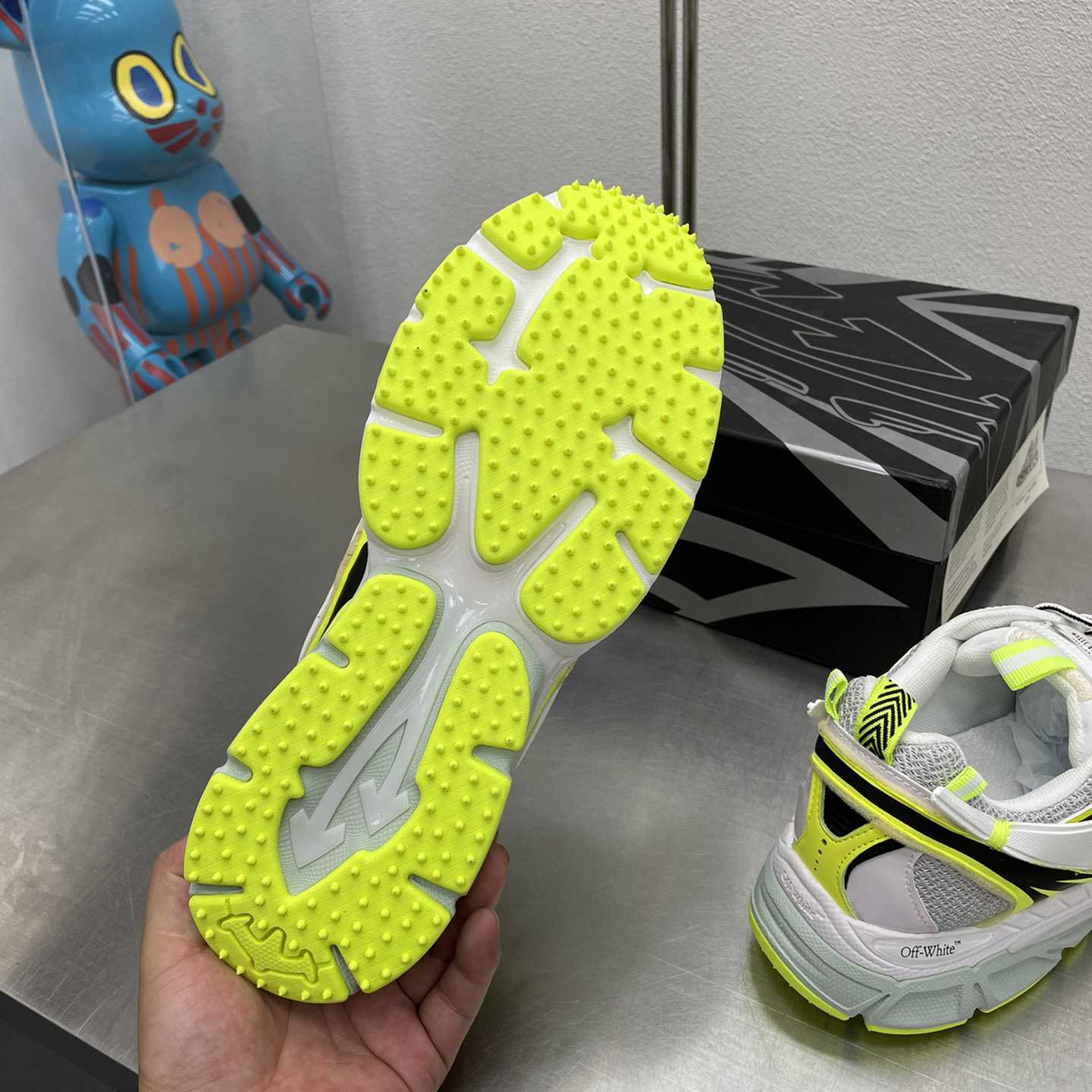 Off-White c/oVrgil Abloh™ Sneakers - FashionPlug