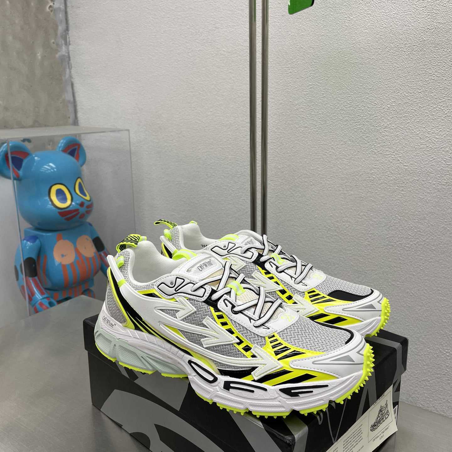 Off-White c/oVrgil Abloh™ Sneakers - FashionPlug