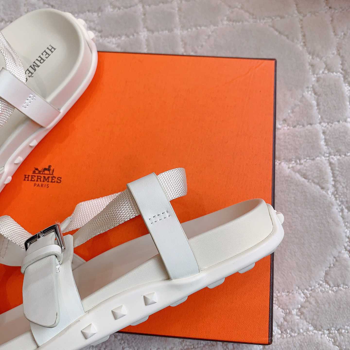 Hermes Inboard Sandal - FashionPlug