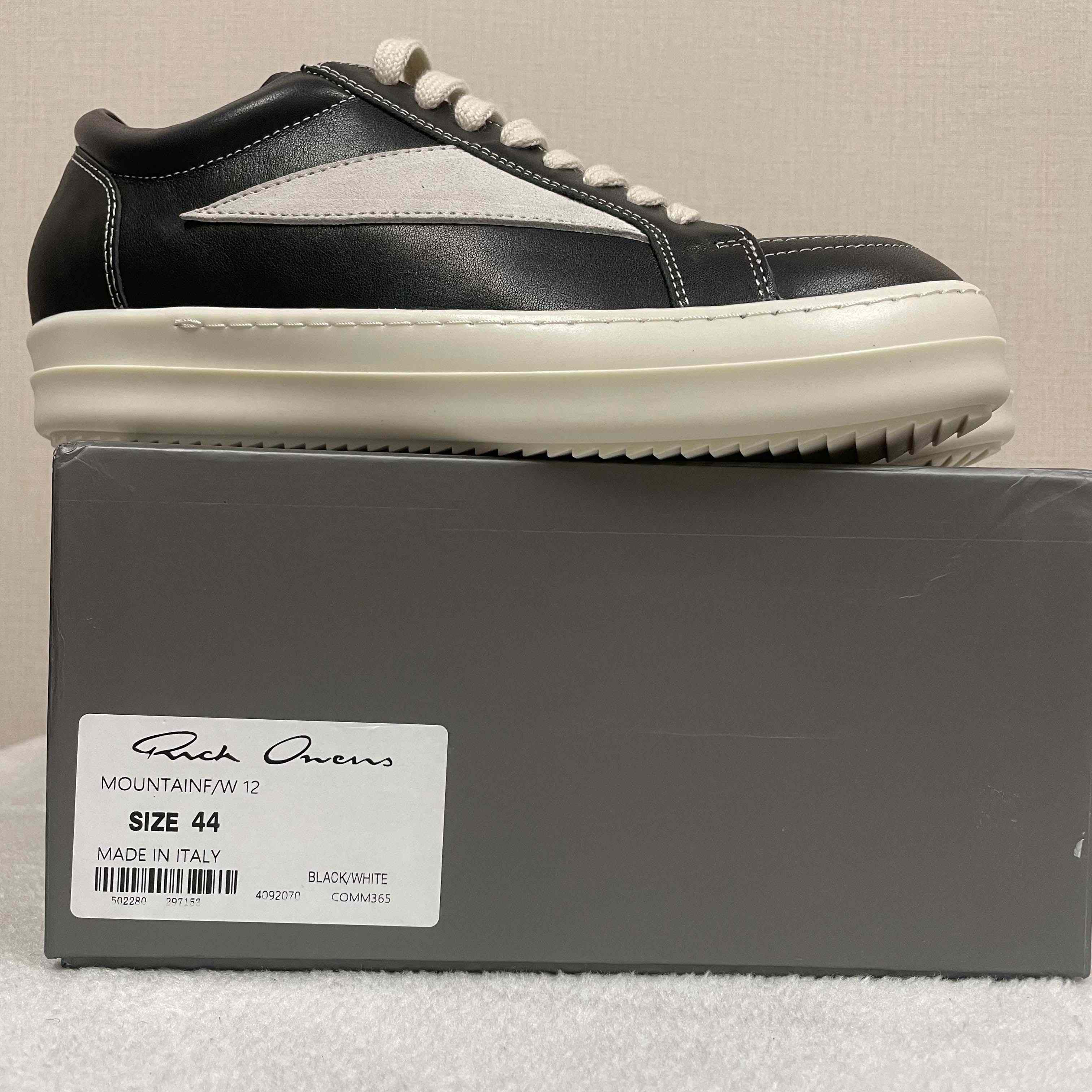 Rick Owens Low-Top Sneakers - FashionPlug