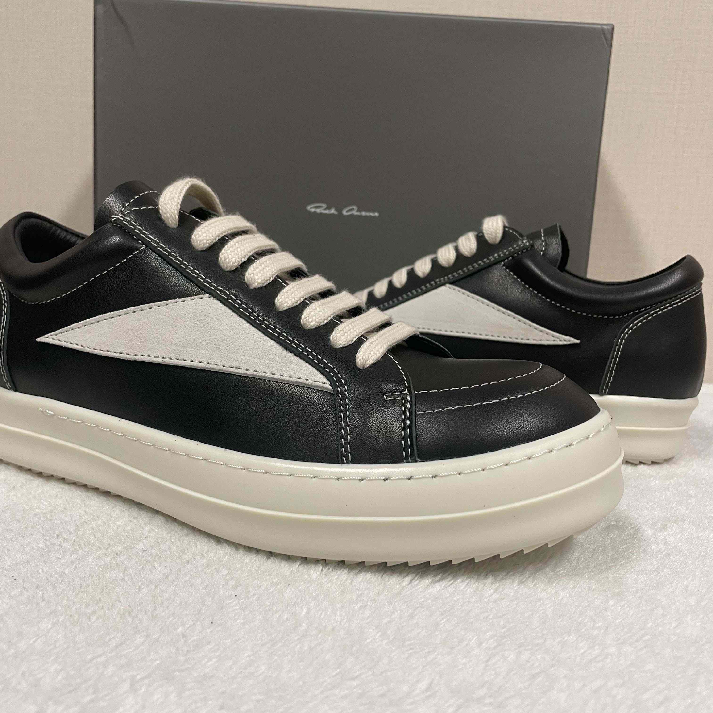 Rick Owens Low-Top Sneakers - FashionPlug