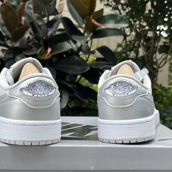Air Jordan 1 Low OG “Metallic Silver Sneaker      CZ0790-002 - FashionPlug