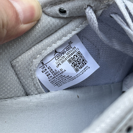 Air Jordan 1 Low OG “Metallic Silver Sneaker      CZ0790-002 - FashionPlug