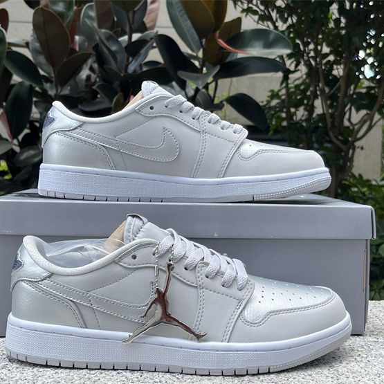 Air Jordan 1 Low OG “Metallic Silver Sneaker      CZ0790-002 - FashionPlug