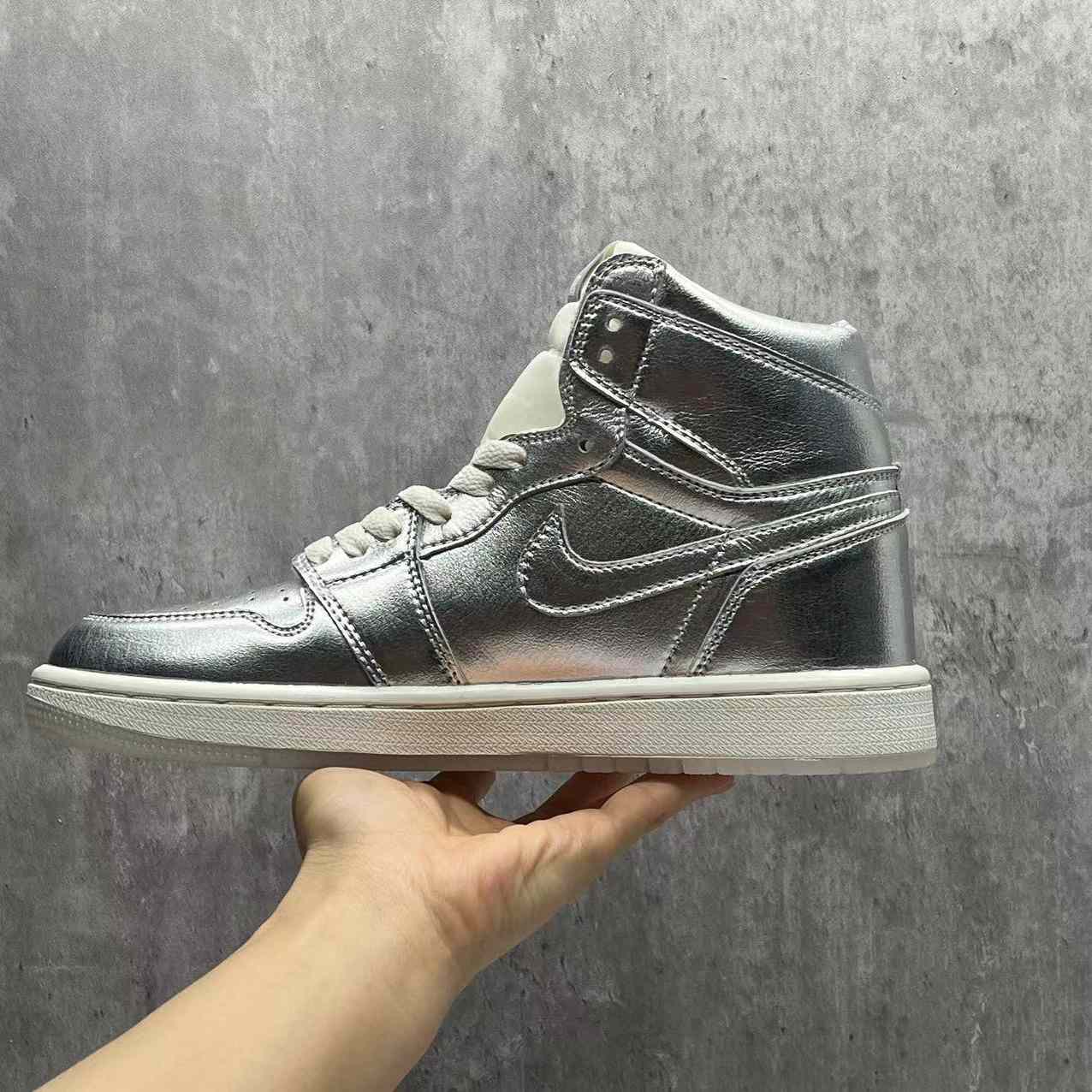 Jordan1 High OG“Chrome” Sneaker    FN7249-001 - FashionPlug