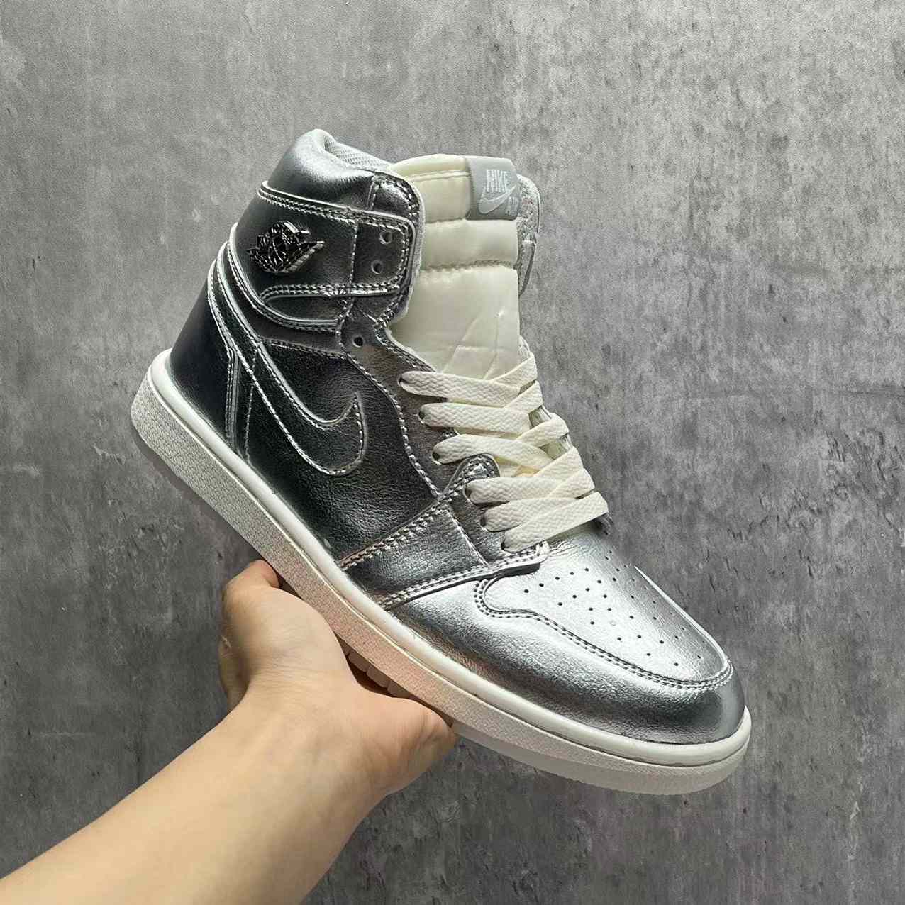 Jordan1 High OG“Chrome” Sneaker    FN7249-001 - FashionPlug