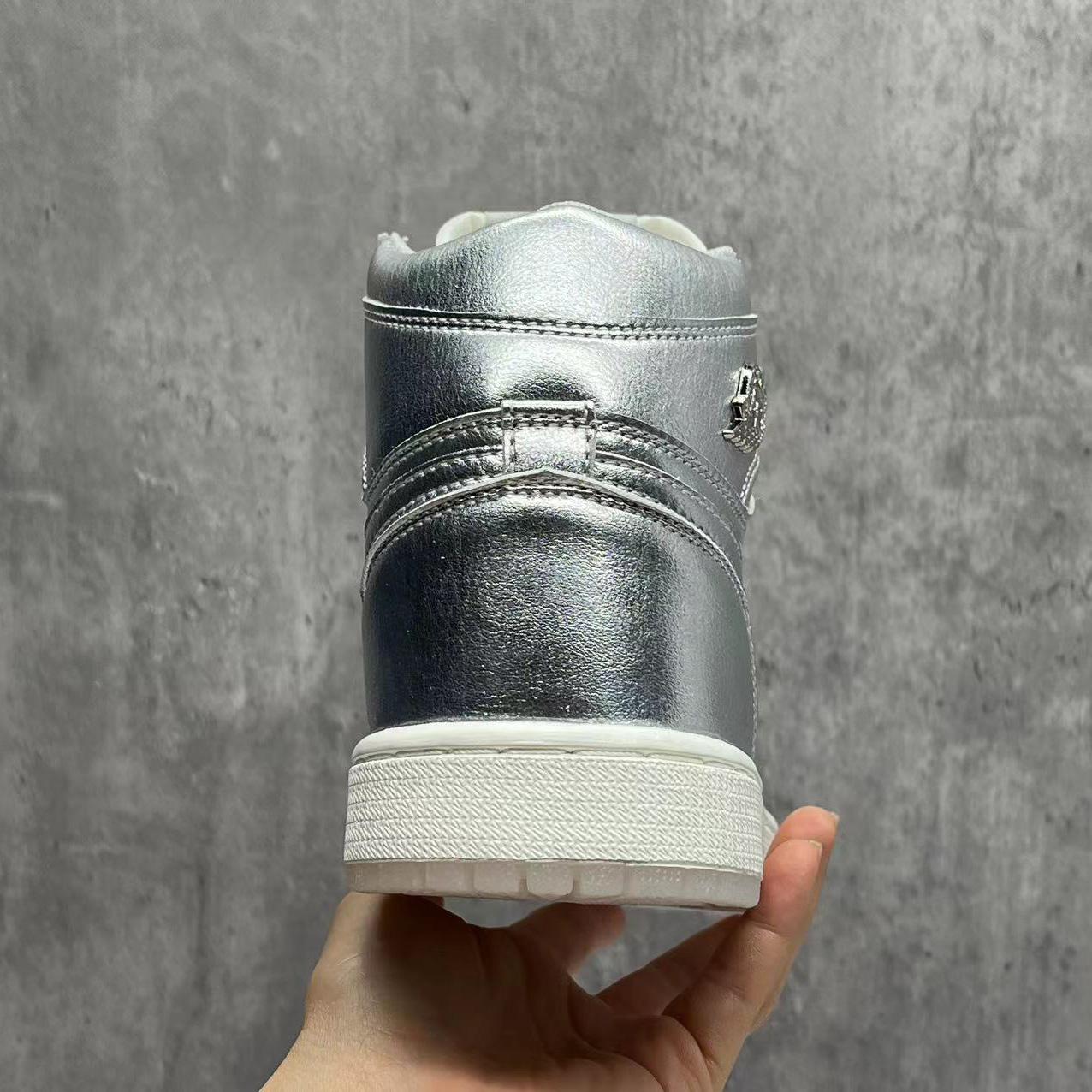 Jordan1 High OG“Chrome” Sneaker    FN7249-001 - FashionPlug
