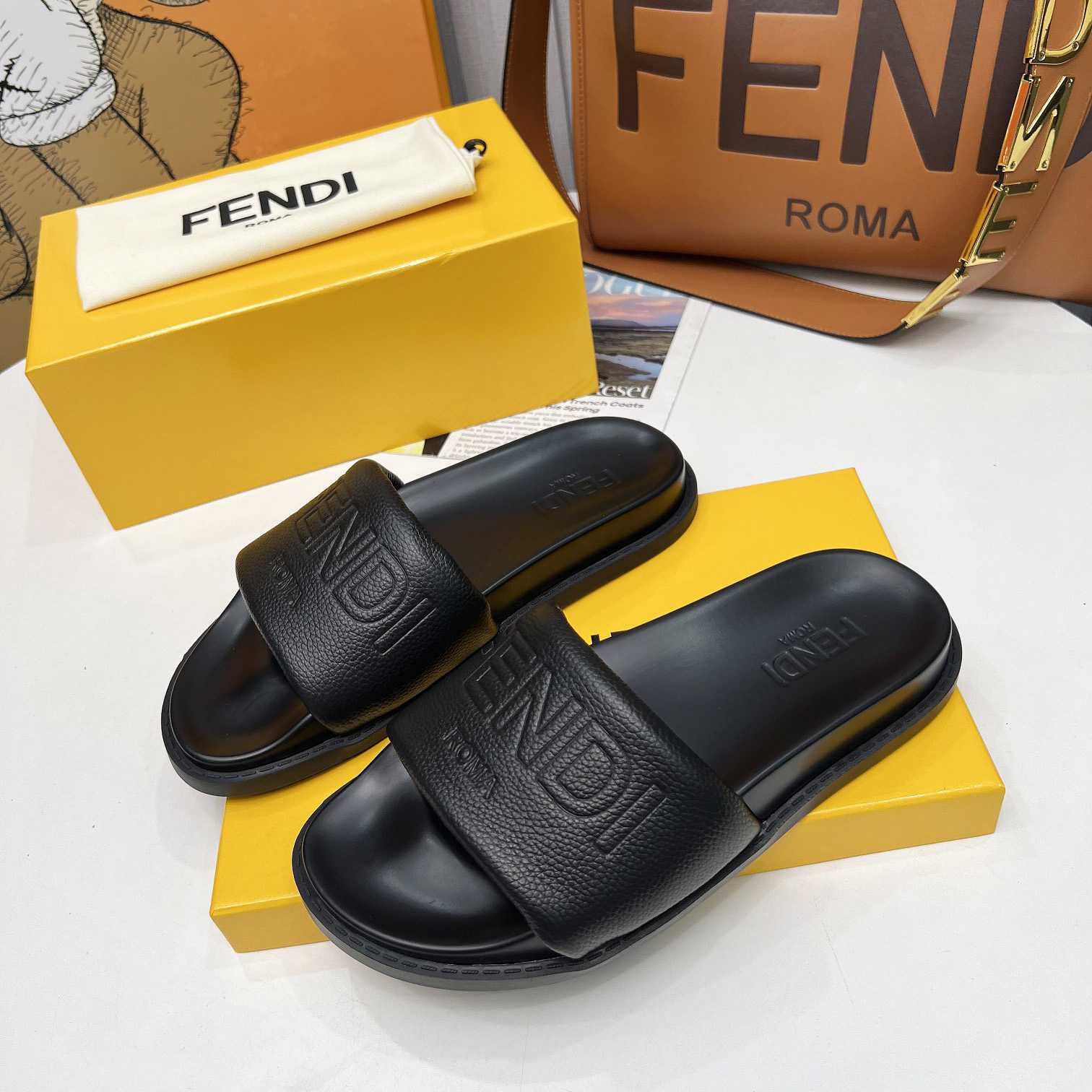 Fendi Roma Slides Black Leather Fussbett - FashionPlug