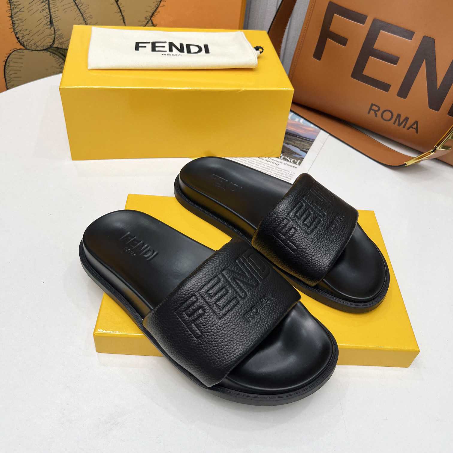 Fendi Roma Slides Black Leather Fussbett - FashionPlug
