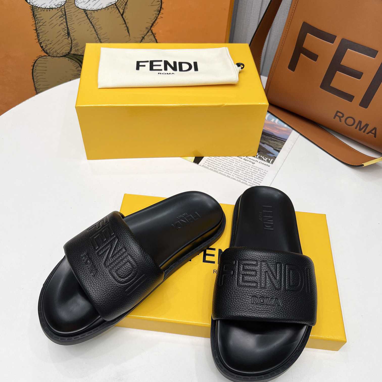Fendi Roma Slides Black Leather Fussbett - FashionPlug
