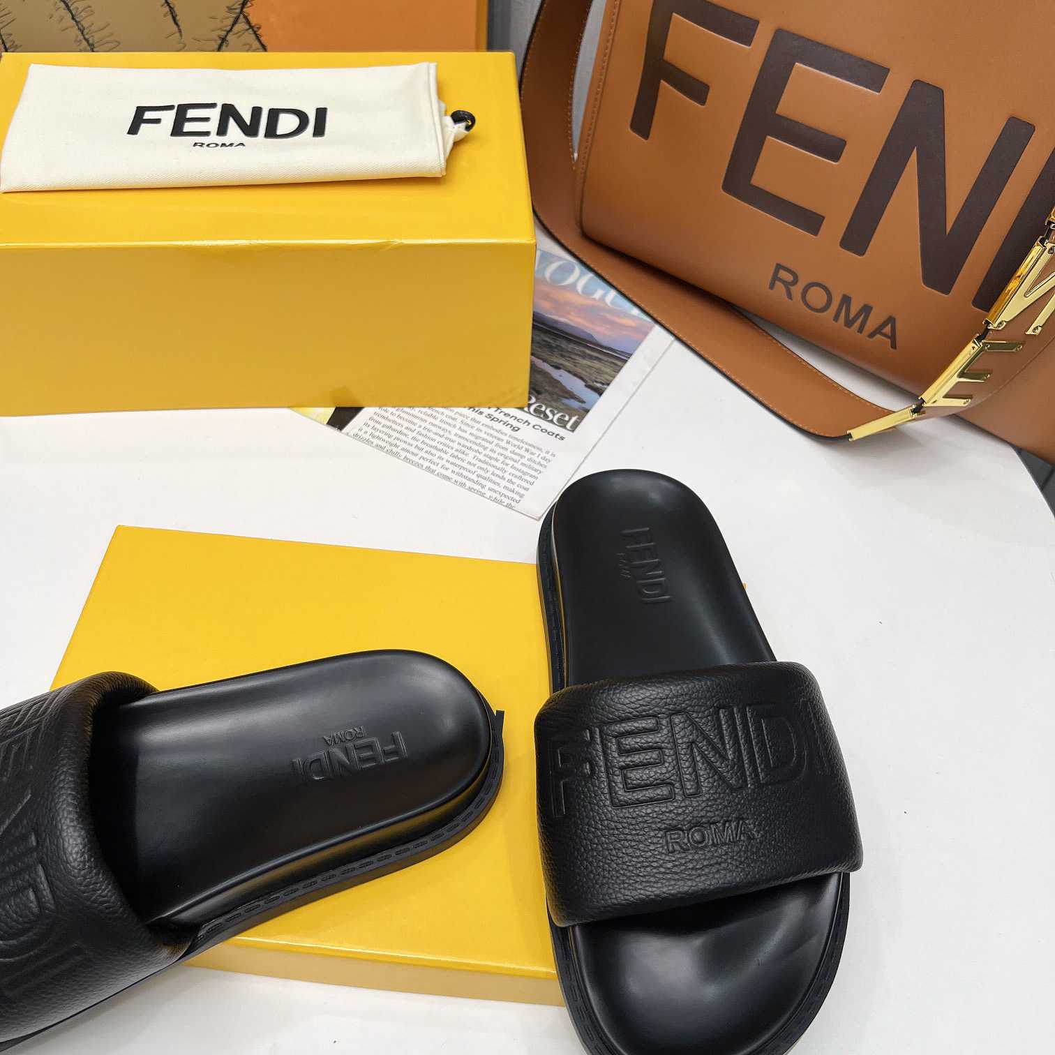 Fendi Roma Slides Black Leather Fussbett - FashionPlug