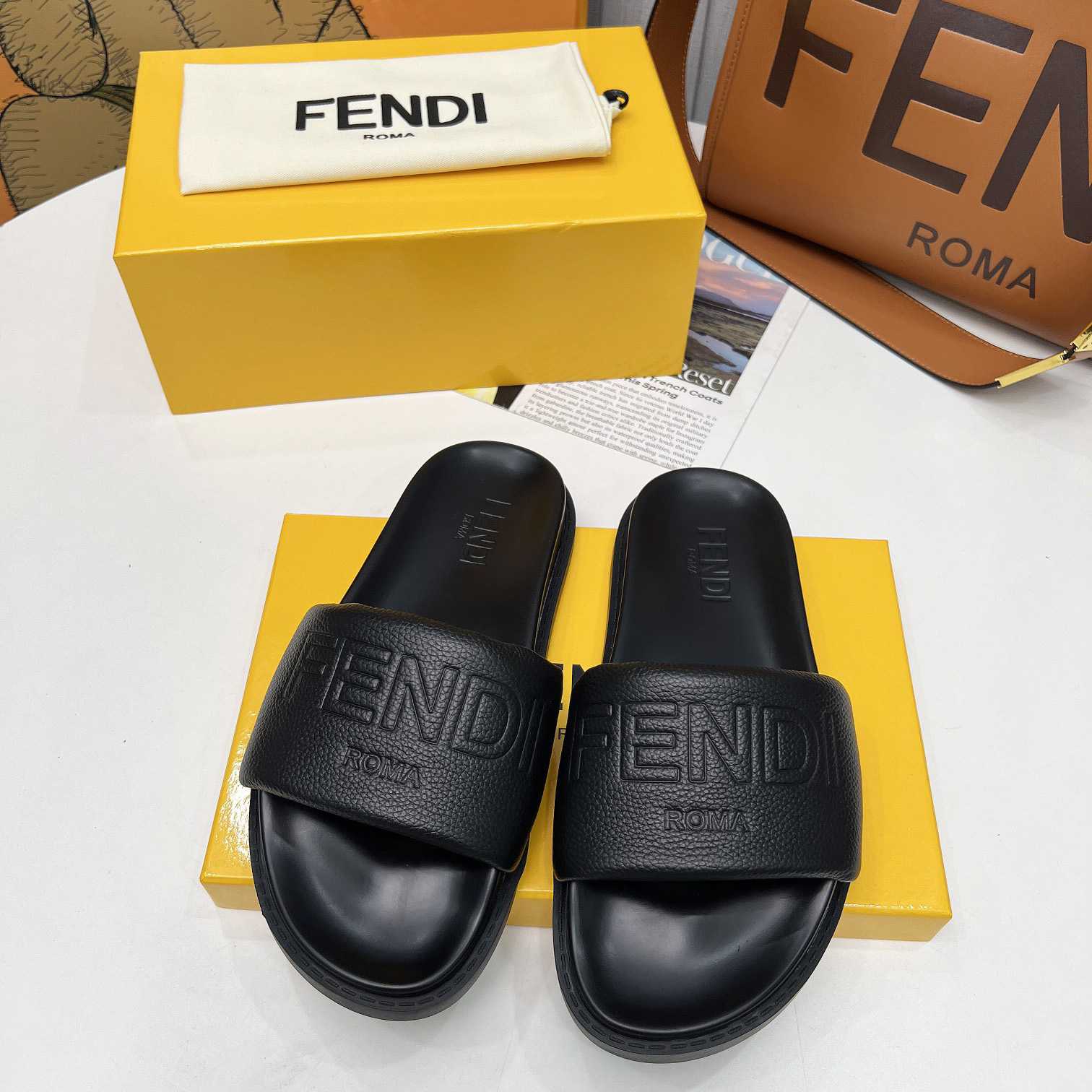 Fendi Roma Slides Black Leather Fussbett - FashionPlug