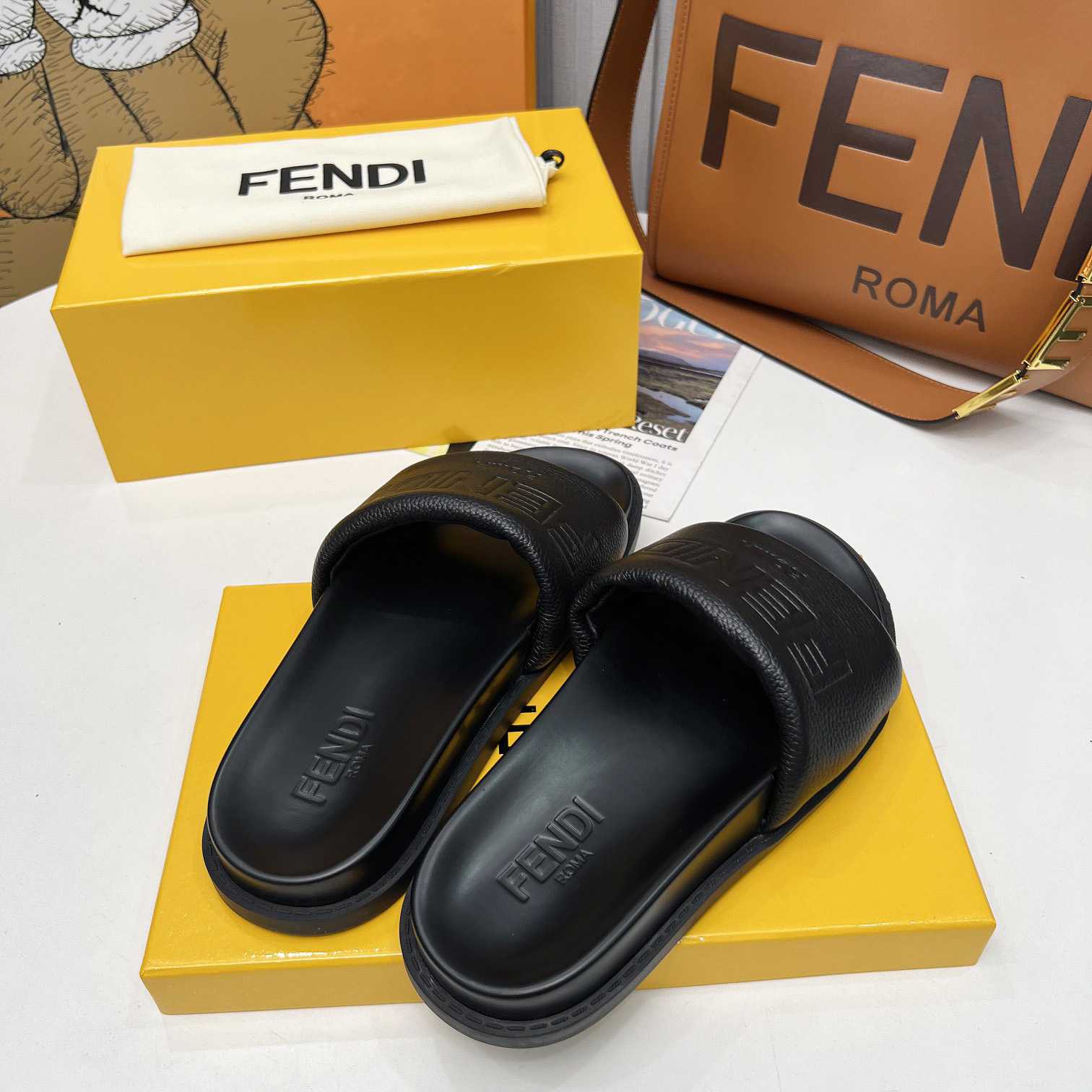 Fendi Roma Slides Black Leather Fussbett - FashionPlug