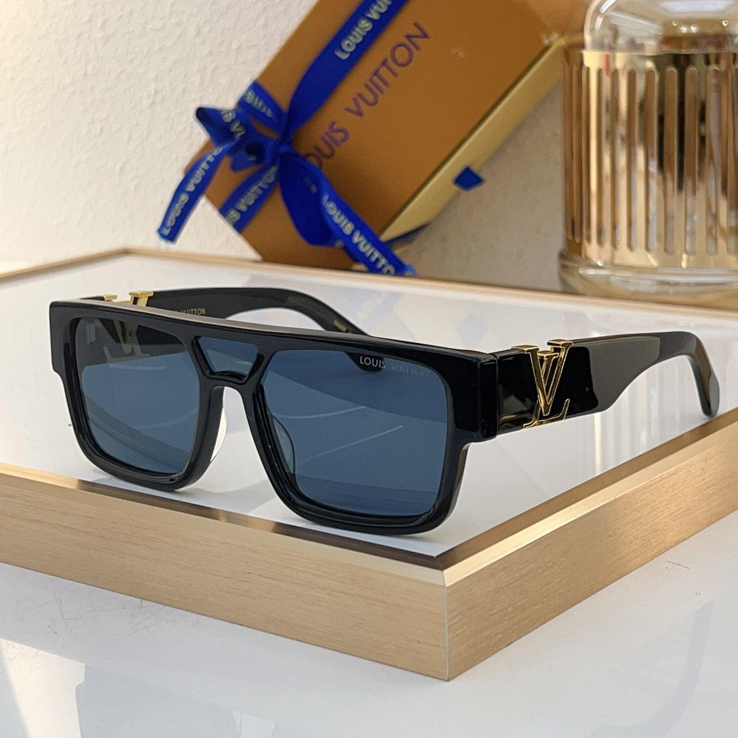 Louis Vuitton LV Sleek Square Sunglasses   Z2062W   - FashionPlug