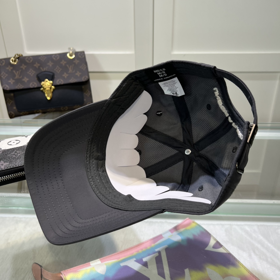 Under Armour Cap - FashionPlug