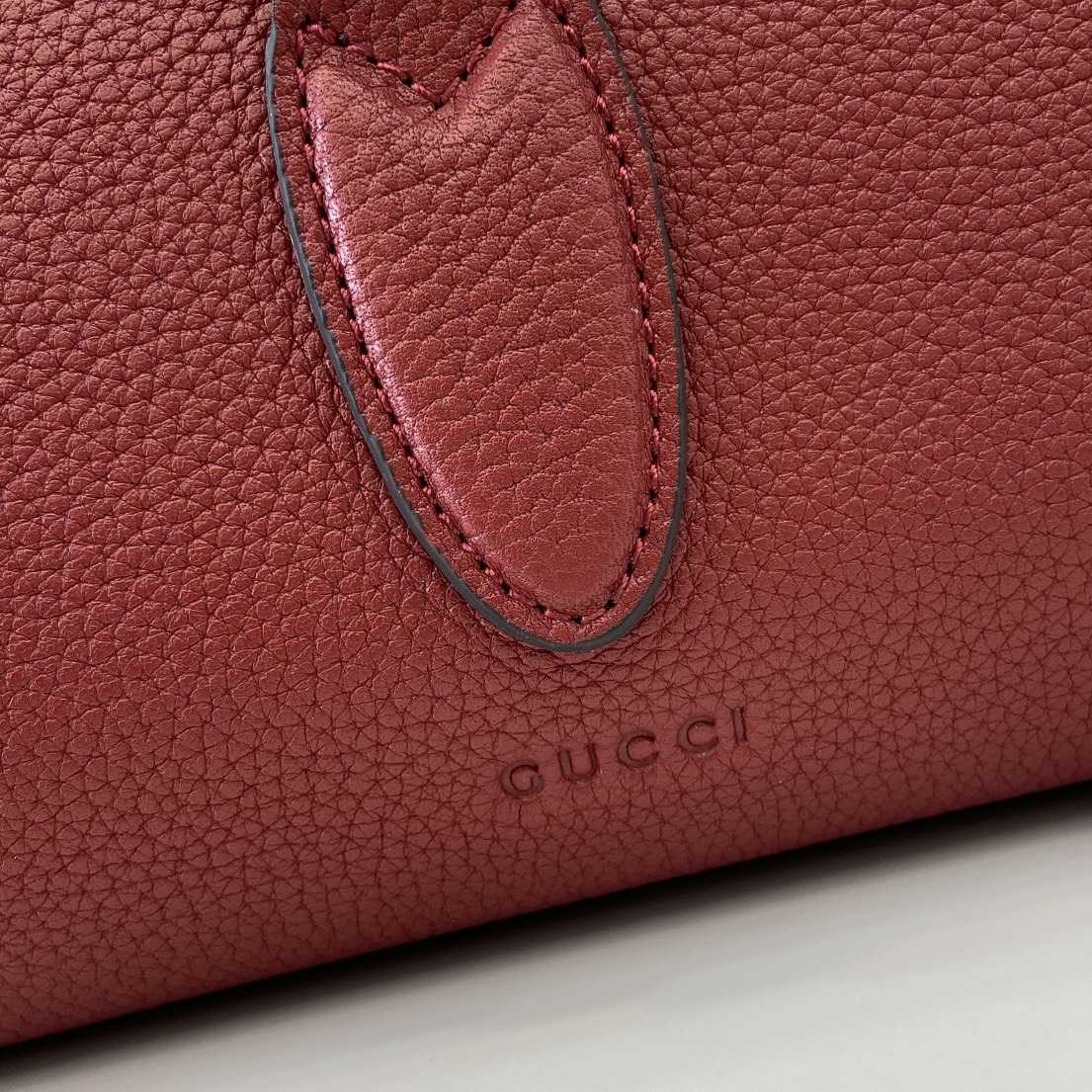 Gucci Medium Tote Bag With Hook Closure - FashionPlug