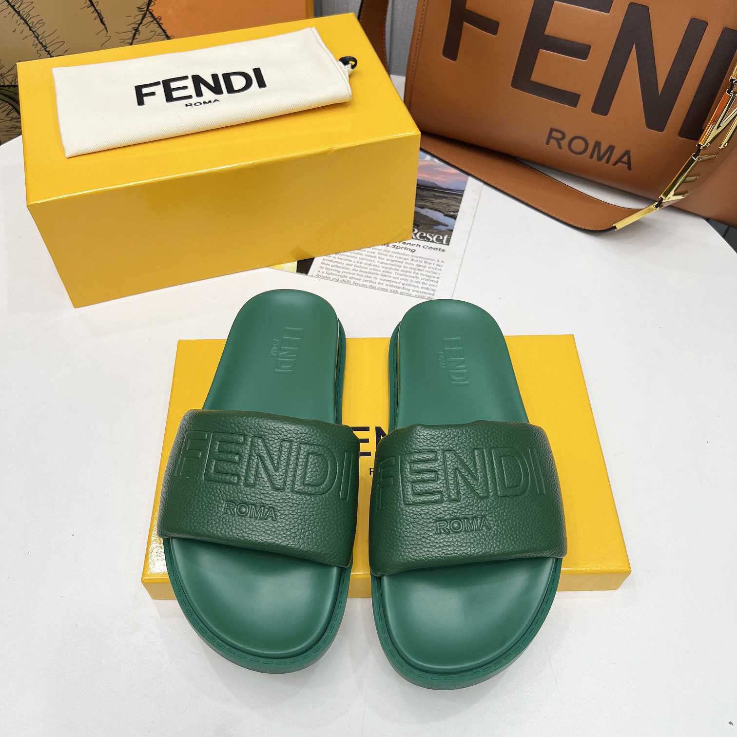 Fendi Roma Slides Green Leather Fussbett - FashionPlug